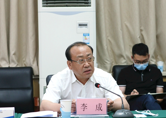 并作重要讲话,交通运输厅党委副书记,厅长艾山江·艾合买提主持会议