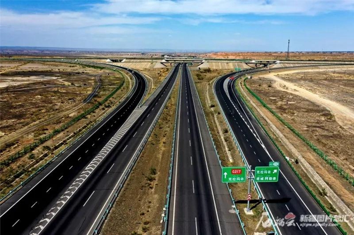 6月3日拍摄的g3014奎阿高速和g3015奎塔高速互通立交桥(无人机拍摄).